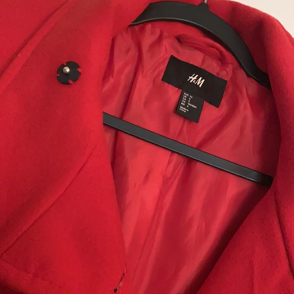 Red coat - Picture 2 of 3